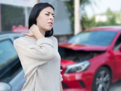 Injured woman feeling neck pain after car crash