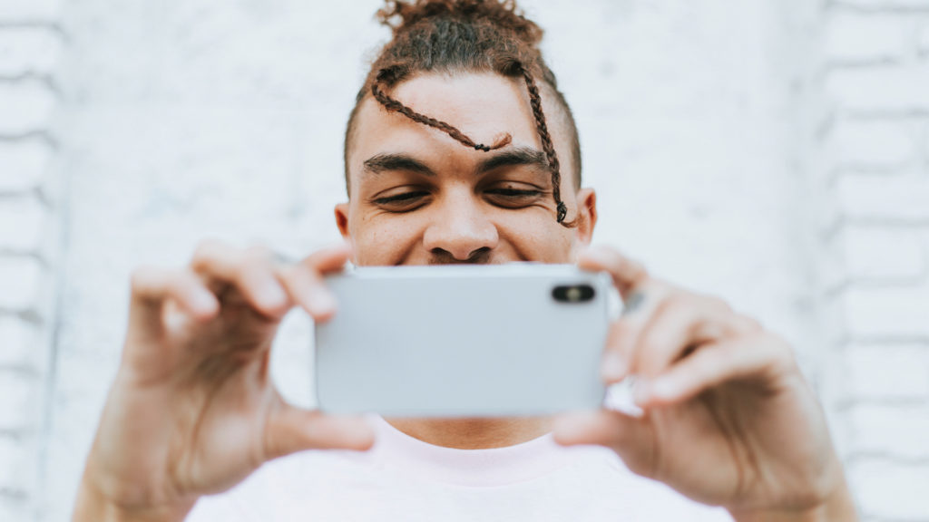 Man taking a selfie in front of North Atlanta Chiropractic Center to show his friends how they offer amazing chiropractic care for the Latino community.
